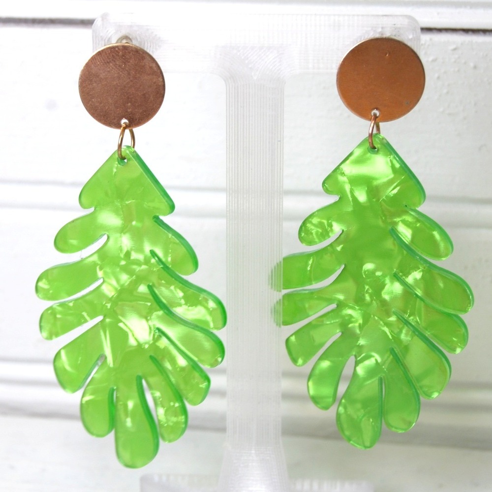 Green Monstera Palm Leaf Resin Dangling Stud Earrings Gold-tone Bohemian NWOT